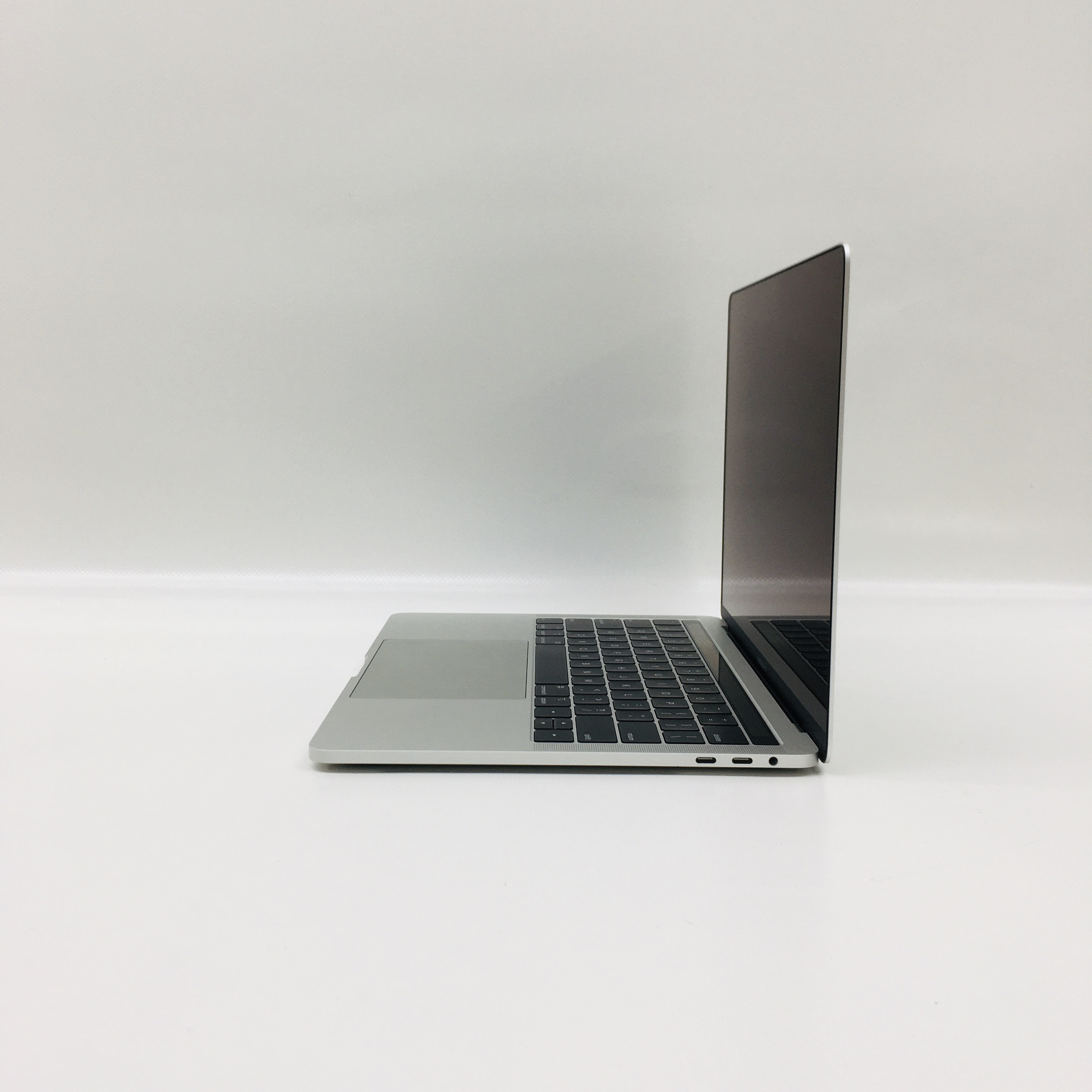 MacBook Pro 13" 4TBT Mid 2019 (Intel Quad-Core i5 2.4 GHz 8 GB RAM 256 GB SSD), Silver, Intel Quad-Core i5 2.4 GHz, 8 GB RAM, 256 GB SSD, image 3